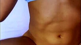 la madrastra de mi amigo es una mujer mayor pero tiene un cuerpo incre�blemente sexy que me hace desearla cada vez que la veo