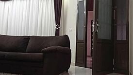 Safada Housewife Teases Delivery Guy Without Panties