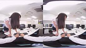 Kisaki Narusawa se drka u kancelariji za vreme ručka