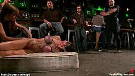 마른 슬럿 거대한 가슴 공공 박힘!