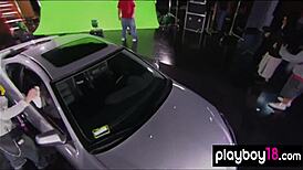 شقراوات بزاز كبيرة أندريا لويل وتيغان بريسلي يخدعن رجلين لنيك