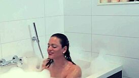 Solo bathing shemale tugs hard in tub 🛁