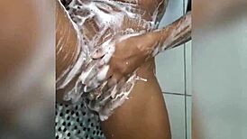 Que Delicia De Banho With Sexy Ebony Brunette Getting Wild
