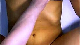 Belle belle-mère surprend beau-fils lingerie action serrée