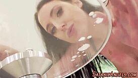 ساخنات الصدر ينيكن في الطيز بقوة لإنهاء كم كبير