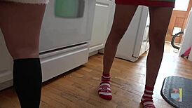 Fazendo Biscoitos de Natal com Amigas na Cozinha e Foda