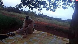 Enfiei a pica na loirinha no meio da estrada em publico assista completo no xvideos red