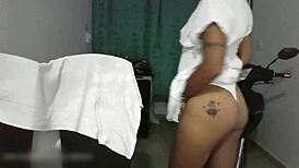 Ts Angelique odlučuje da testira novu striming stranicu za svoje fanove.