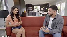 Pengasuh Bruntusan Nakal Sofie Reyez Digenjot Keras Bos