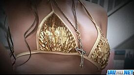 ワオ 魅惑の美女がタイトビキニを脱いでセクシーに誘惑 😍