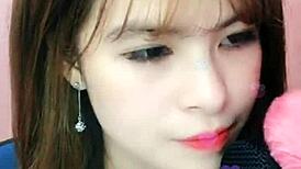 Em Nguyệt Hotgirl Teases on Uplive Livestream