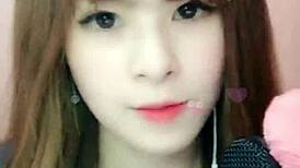 Em Nguyệt Hotgirl Teases on Uplive Livestream