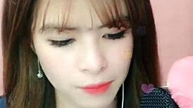 Em Nguyệt HotgirlがUpliveライブで挑発