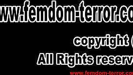 펨돔 여신이 힐로 테러 눈빛으로 지배하는 거 본 적 있어?