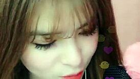 Em Nguyệt Hotgirl Teases on Uplive Livestream