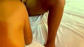 החברה שלי מתכופפת ומזיינת את השכן תוך מציצת הכוס שלי