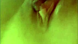 Nevlastná sestra olizuje bratov kurac v detailnom zábere