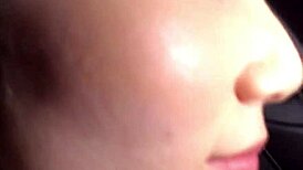 Mirei-chan giver sløret blowjob i badekar med aldersforskel-par