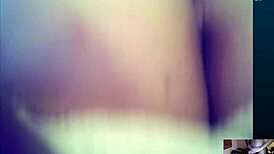 صديقة بريطانية وصديق هندي يضربان على سكايب