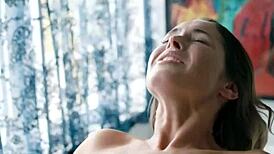 i masturabte to orgazm in bathtub