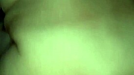 a loira com saudade de gozar arrombando o cu e no punho geme gostoso