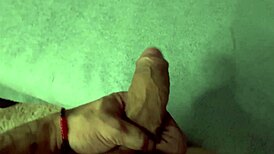 Quando ela vem em casa n�o tem jeito de resistir a esse rabao grande que ela tem veja tudo no red gozada na bunda da morena