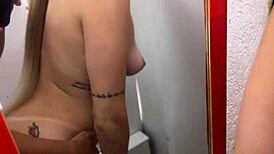 Entrei escondido dentro do vestu�rio de uma loja de roupas de grife de alto padr�o no shopping e fudemos ali mesmo ela gemia tanto que quase fomos pego gostoso sexo em publico gozando