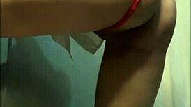 Ador să fiu păsărică brunetă 18+ micuță cu fund mare și țâțe naturale