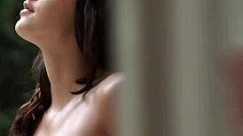 I can't believe i'm watching this gorgeous euro babe fingering her horny pussy outdoors, it's so erotic..