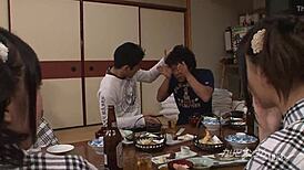 Orgia besar dalam sambutan AV Jepun