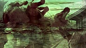 Früher brachte Dark Lantern Entertainment Beauty and the Beast. Behaarte Schönheit wurde für retro Doggystyle gebogen.