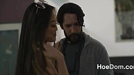 Mladá 18+ ázijská nudistka sa omylom dostane do plážového domu starého chlapa, čo príde šokuje všetkých!