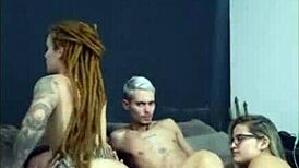 ruiva de dread sentando na rola do amigo enquanto a esposa dele me mama gostoso