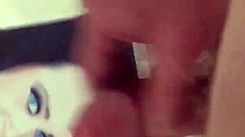 Fiz um tributo de gozada para minha amiga, jorrando cargas na foto dela nessa sessão de masturbação.