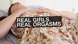 Yanks Talya Feels Ecstasy Toying Hairless Pussy