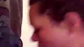 فتاة بيريسكوب تمص زب أسود كبير.