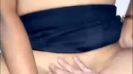 Me cojo a monica rapidin en lo que llegaba mi otro amigo para hacerle un trio esta hotwife miren como le saca crema esta verga mia