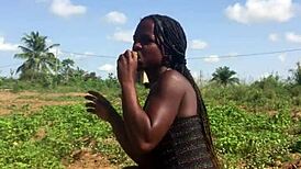 Crazybitch loves twerking her big ass outdoor in wild public show