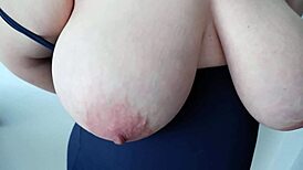 Уау, големите ми цици просто стават огромни