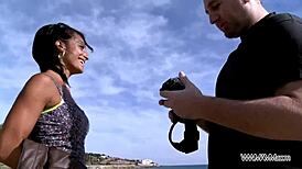 오마이갓, 슈퍼핫 바스트 섹스봄이 해변에서 낯선 남자와 세게 박히다, 와! 😍