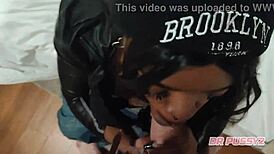 Caramba, essa africana tatuada de lábios grossos suga cada gota do agente no Airbnb.