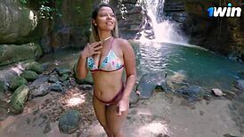 Bunduda Safada Gives Her Tight Ass at the Waterfall to Friend