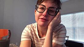 Fetiš foukání nosu s kinky zvratem