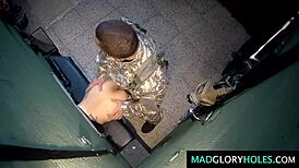 Видел когда-нибудь вечеринку в армейском борделе? Чешские солдаты сгибаются в жестком действии!