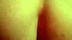 חברה רוכבת על הזין שלי חזק מאוד