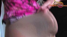 Офисные секретарши шалят со страпоном в горячем лесбийском сексе