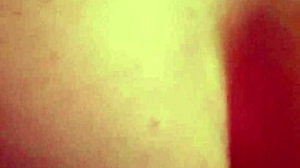 חברה רוכבת על הזין שלי חזק מאוד