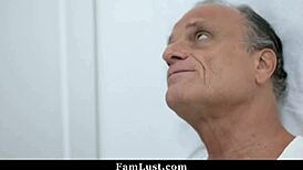 زوجة أب لاتينية منحنية تأخذ ضرب قوي من ابن الزوج في عمل محظور