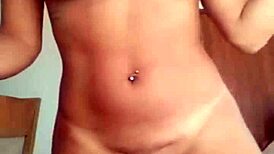 Agatha Carioca се съблича на уебкам докато мъжът ѝ е на работа