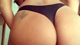 Agatha Carioca се съблича на уебкам докато мъжът ѝ е на работа